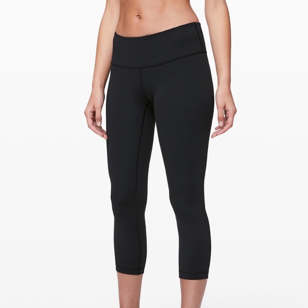 Lululemon black low rise cropped leggings